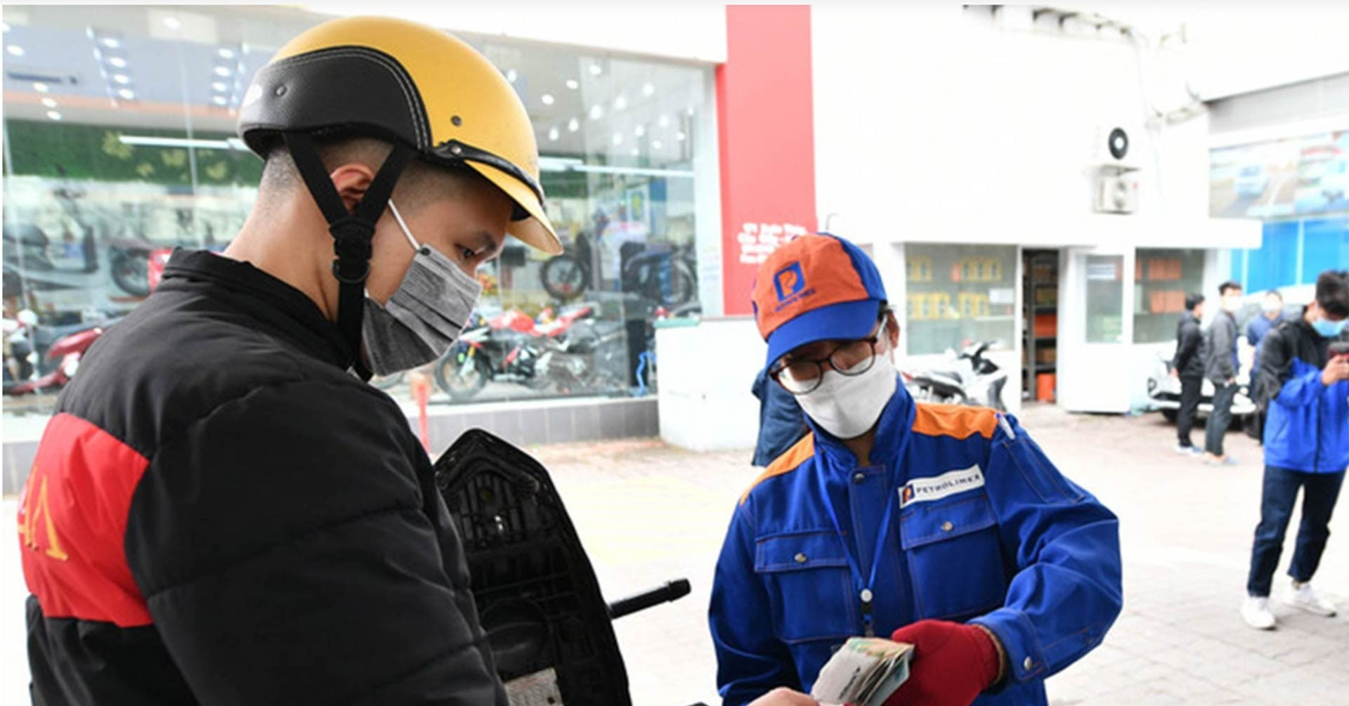 Giá xăng dầu hôm nay 14/8: Thế giới giảm, trong nước có giá mới