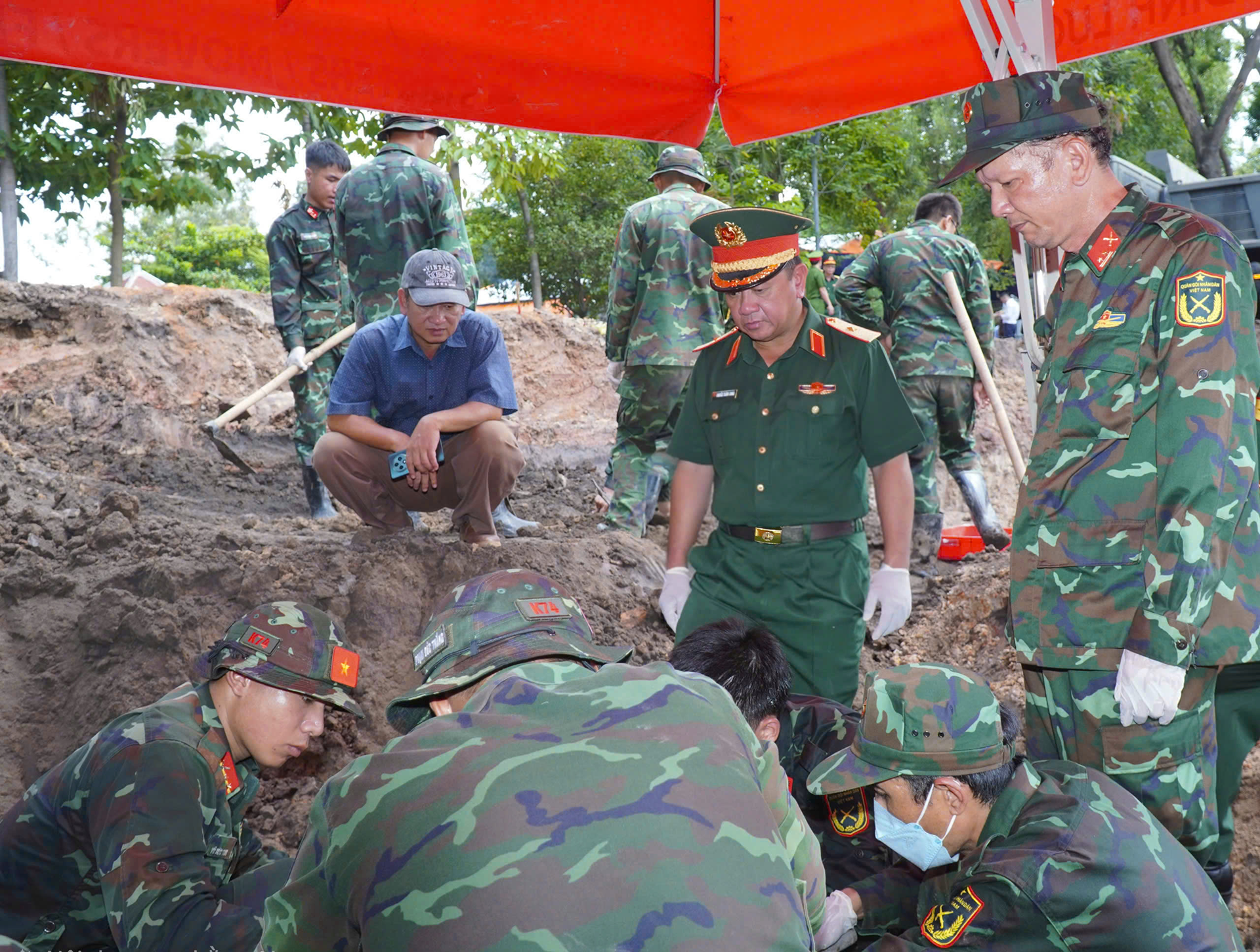 Công viên Lê Thị Riêng 001.png