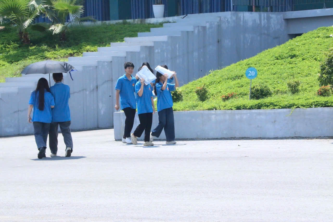 Đề Ngữ văn thi lại tốt nghiệp ở Tuyên Quang: 'Không gây sốc cho thí sinh'