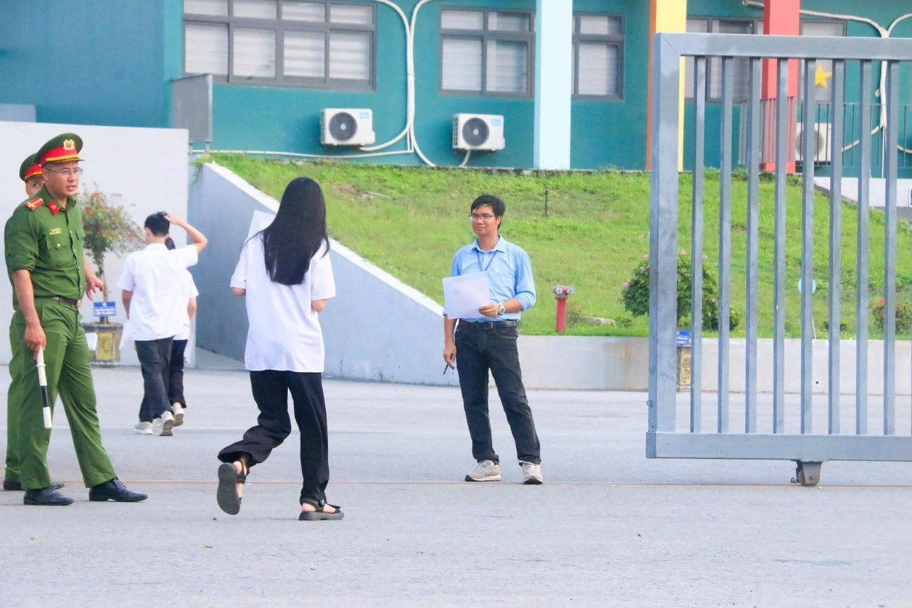 Đề Ngữ văn thi lại tốt nghiệp ở Tuyên Quang: 'Không gây sốc cho thí sinh'