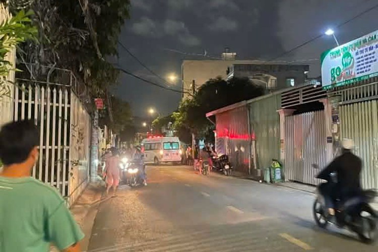 Điều tra vụ cô gái 18 tuổi nghi bị bạn trai sát hại giữa phố ở TPHCM