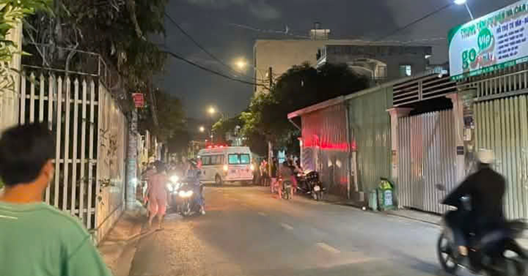 Điều tra vụ cô gái 18 tuổi nghi bị bạn trai sát hại giữa phố ở TPHCM