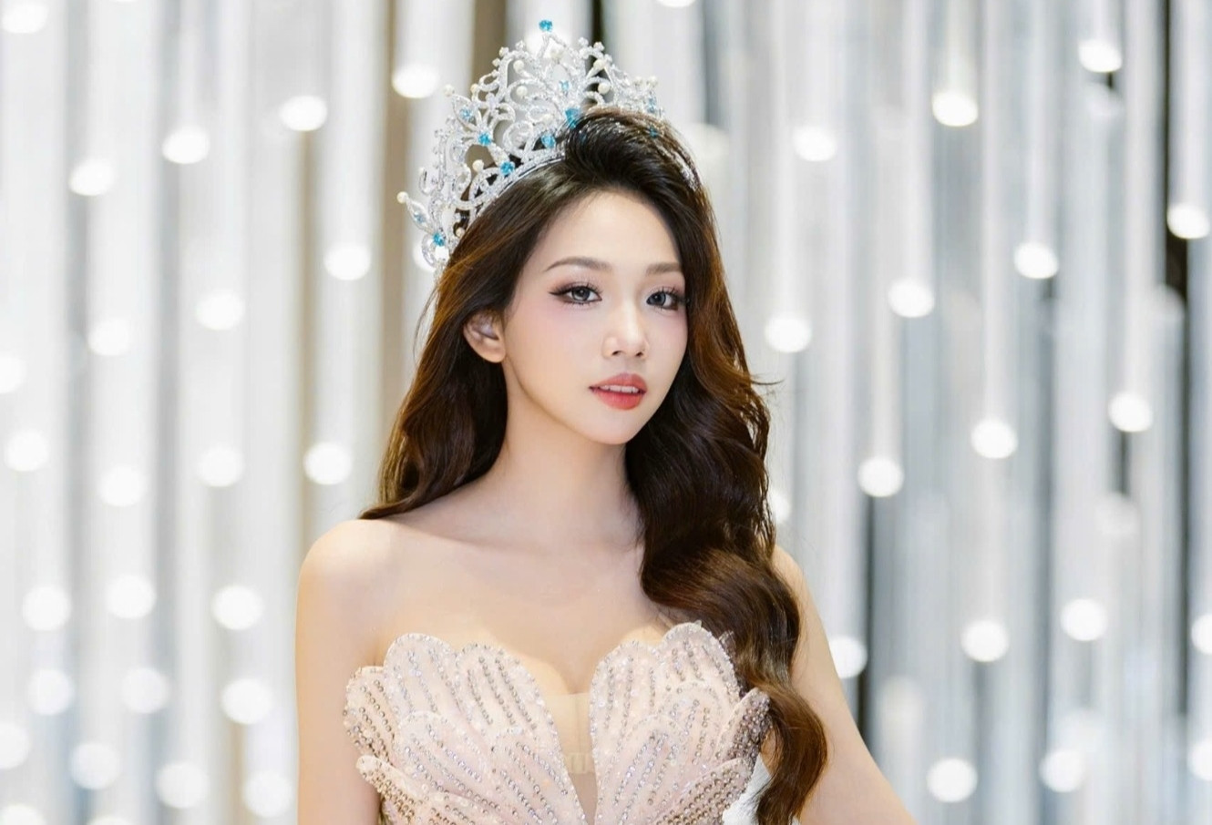 Hoa hậu 18 tuổi vừa trúng tuyển 4 trường đại học là ai?