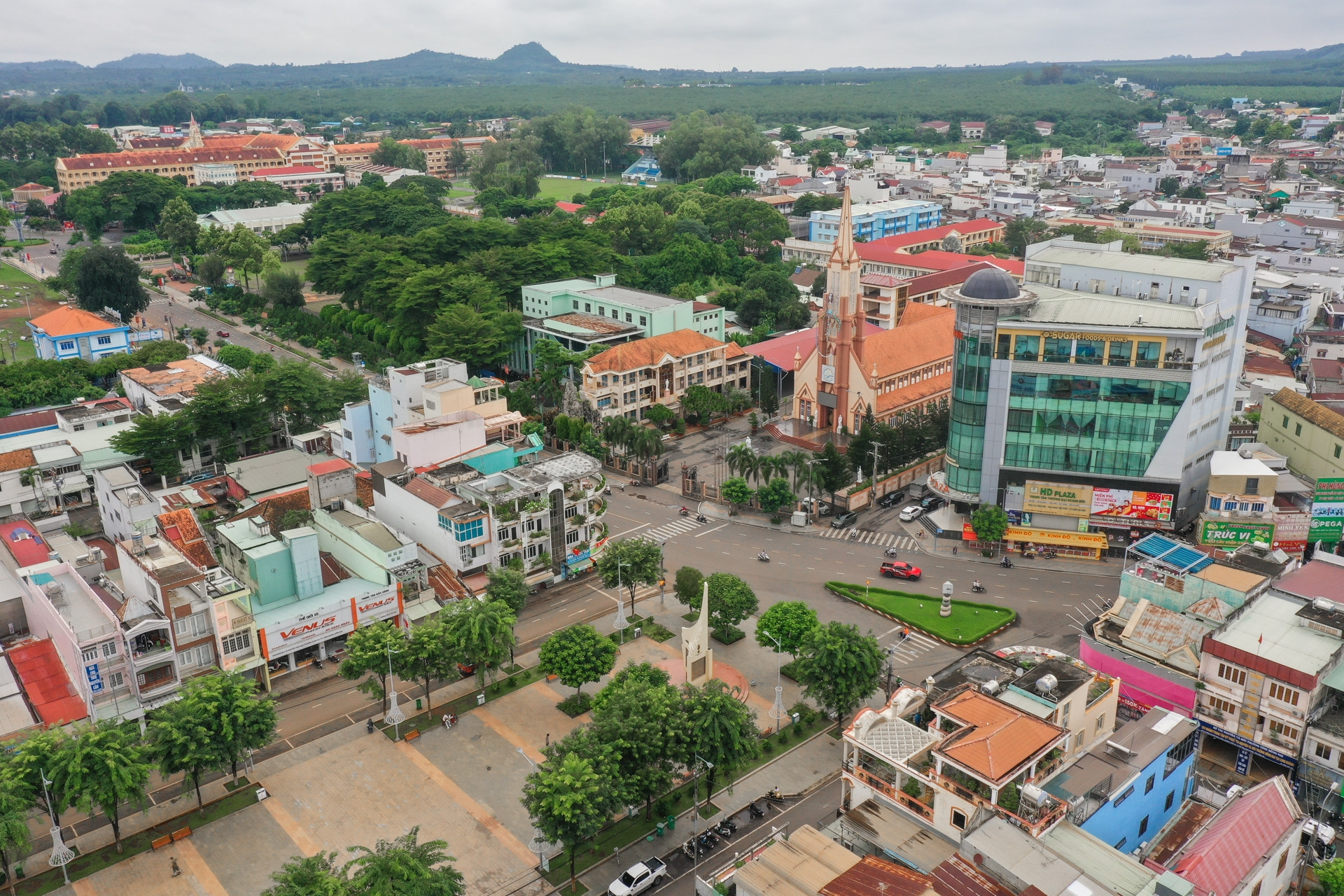 Mua thửa đất 18,5 tỷ đang thế chấp, người phụ nữ vướng vào tranh chấp