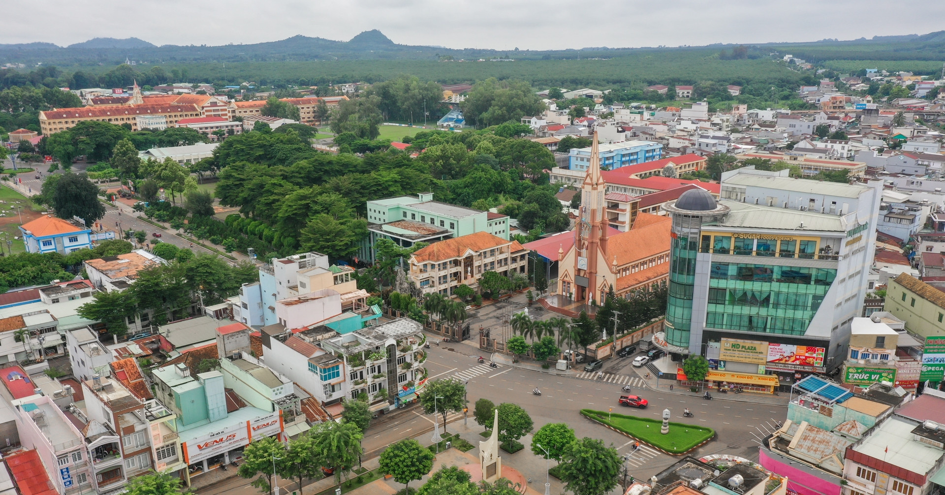 Mua thửa đất 18,5 tỷ đang thế chấp, người phụ nữ vướng vào tranh chấp