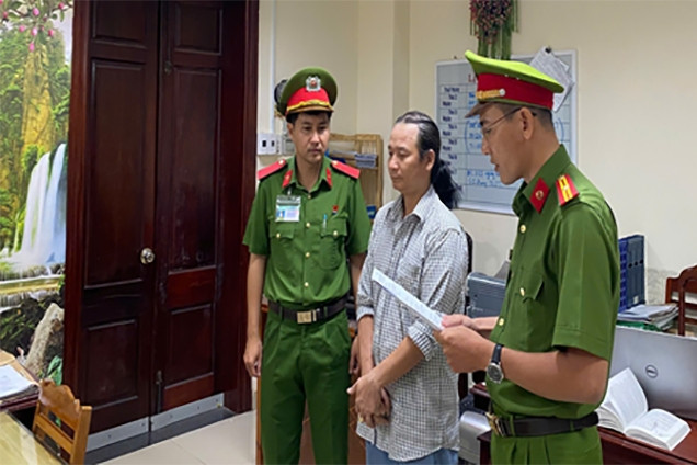 Ông chủ cửa hàng nổi tiếng giữa trung tâm Cần Thơ bị khởi tố