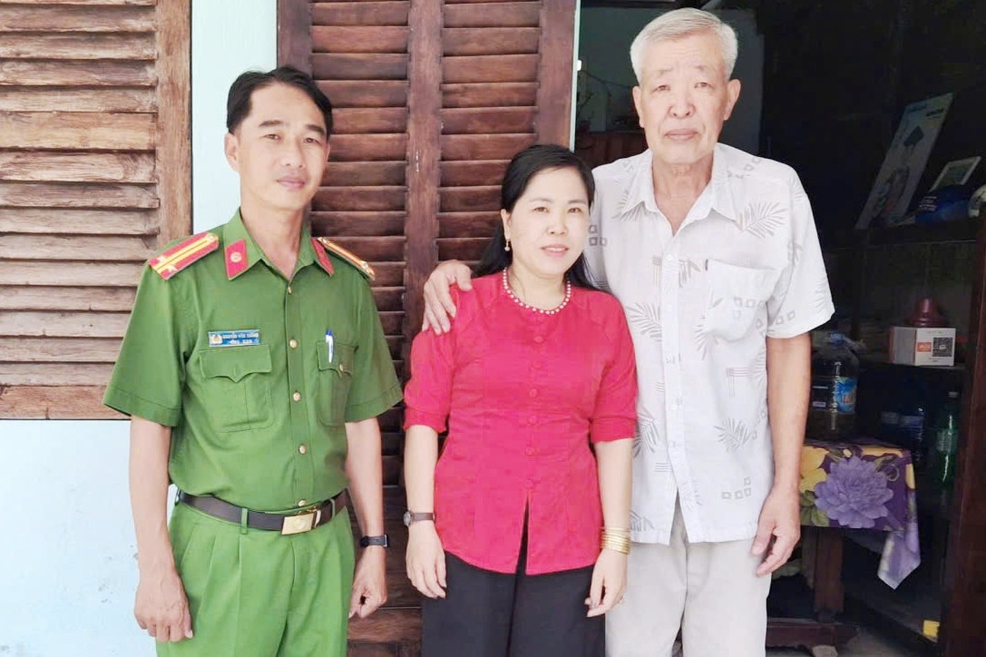 Sau 43 năm thất lạc, con gái vỡ òa khi Công an Cần Thơ giúp tìm được cha