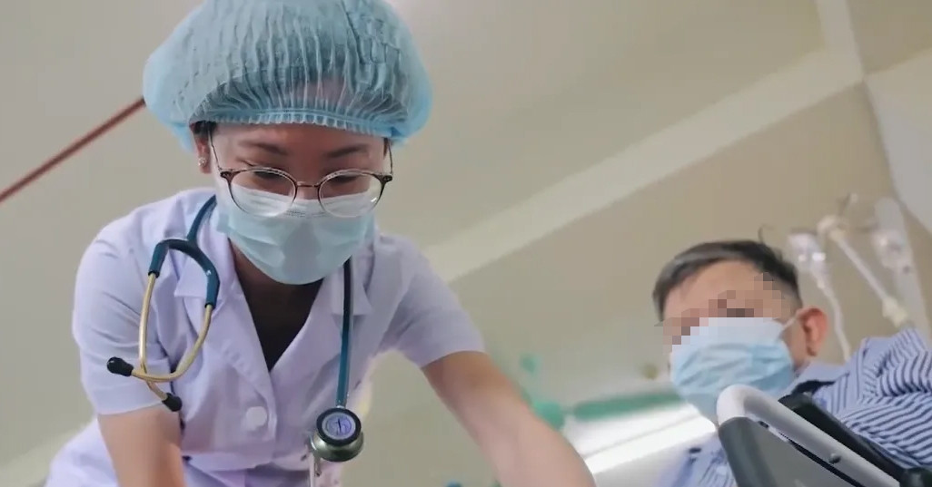 Sơ suất khiến người đàn ông phải cắt cụt chân vì ngâm nước trà xanh nóng