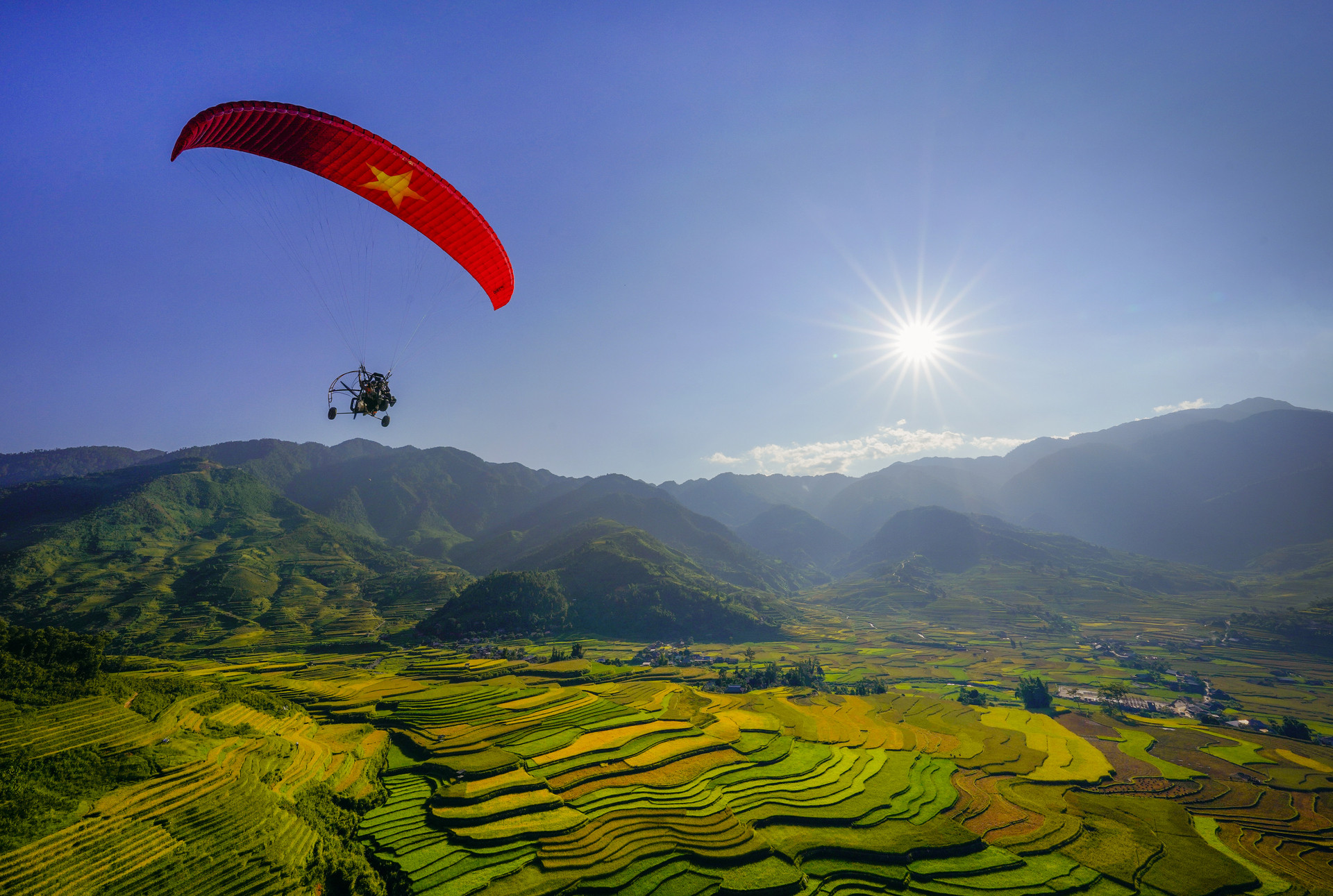 1. toàn cảnh thung lũng Lìm Mông (Tú Lệ) nhìn từ đèo Khau Phạ, lúa vàng cuối tháng 8 (1).jpg