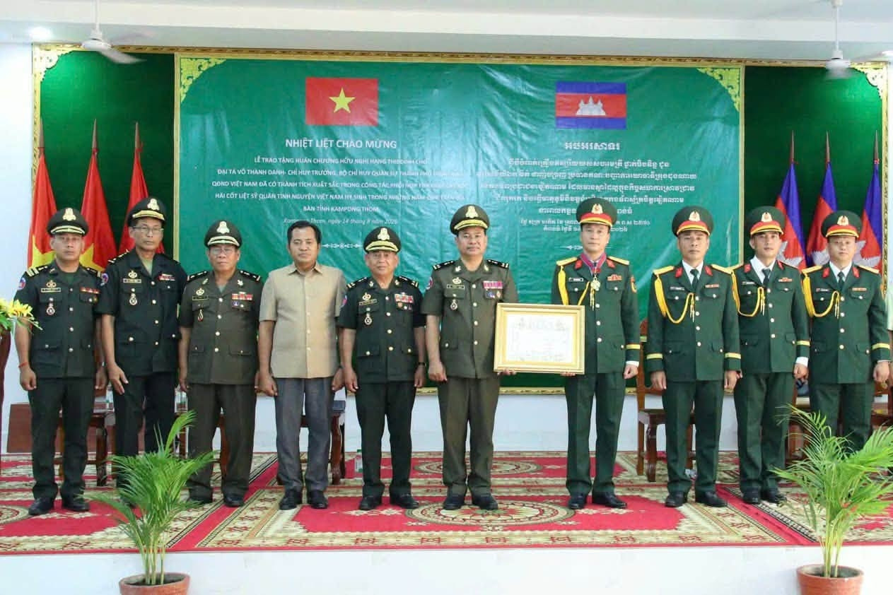 Đại tá Võ Thành Danh nhận Huân chương Hữu nghị của Campuchia