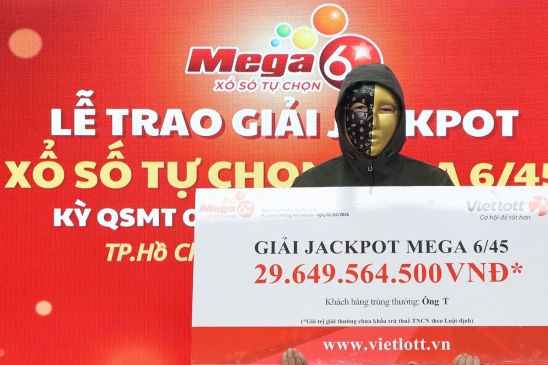Mua vé khi ngồi uống cà phê, khách trúng độc đắc Vietlott gần 30 tỷ