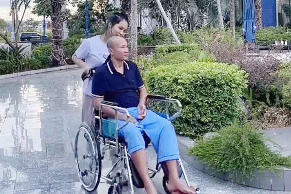 Người vợ 28 tuổi và hành trình 'vực lại sự sống' cho chồng sau tai nạn