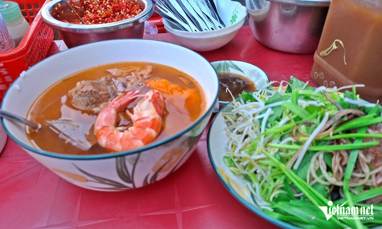 https://static-images.vnncdn.net/vps_images_publish/000001/000003/2026/8/15/w-am-thuc-5-940.jpg