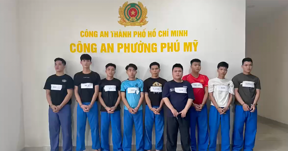 Bị &amp;apos;nhìn đểu&amp;apos; lúc ăn nhậu, hai nhóm hỗn chiến, 9 người bị bắt ở TPHCM