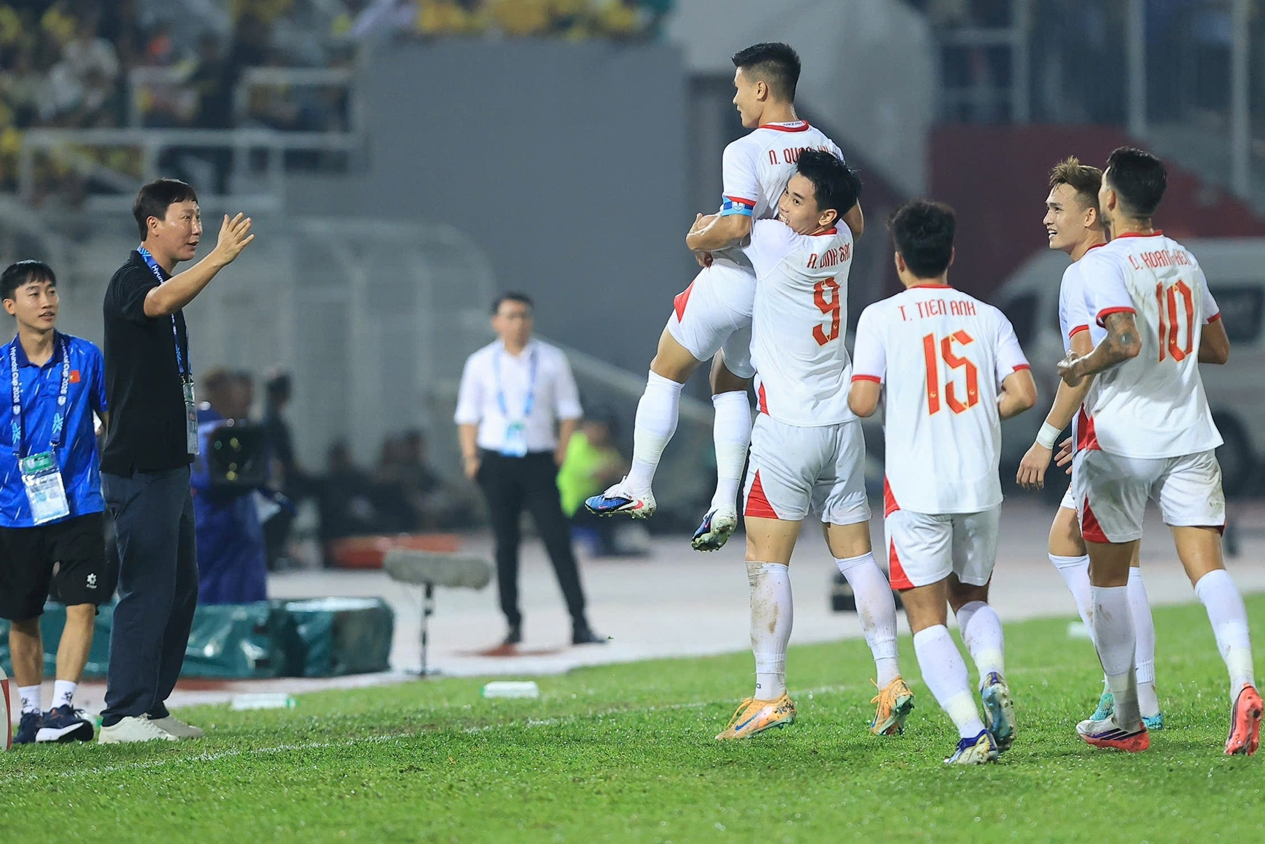 Chiếu chậm chiến thắng 2-0 của tuyển Việt Nam trên sân Malaysia
