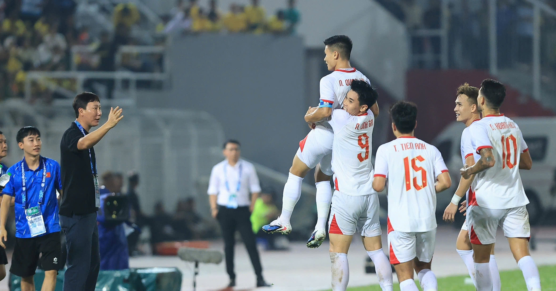 Chiếu chậm chiến thắng 2-0 của tuyển Việt Nam trên sân Malaysia