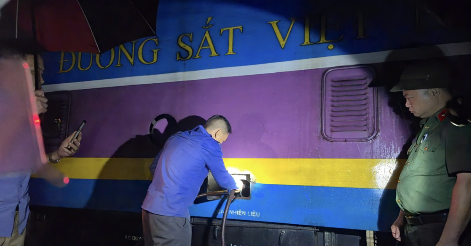 Lái tàu cầm đầu đường dây hút trộm hàng trăm nghìn lít dầu tại ga Vinh