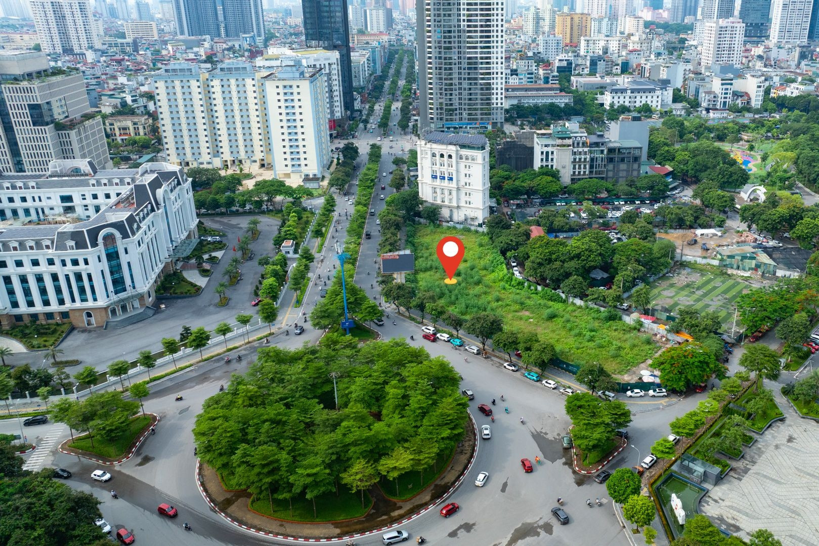Loạt dự án ‘đất vàng’ bỏ hoang ở Hà Nội; chung cư đổi hướng rời nội đô