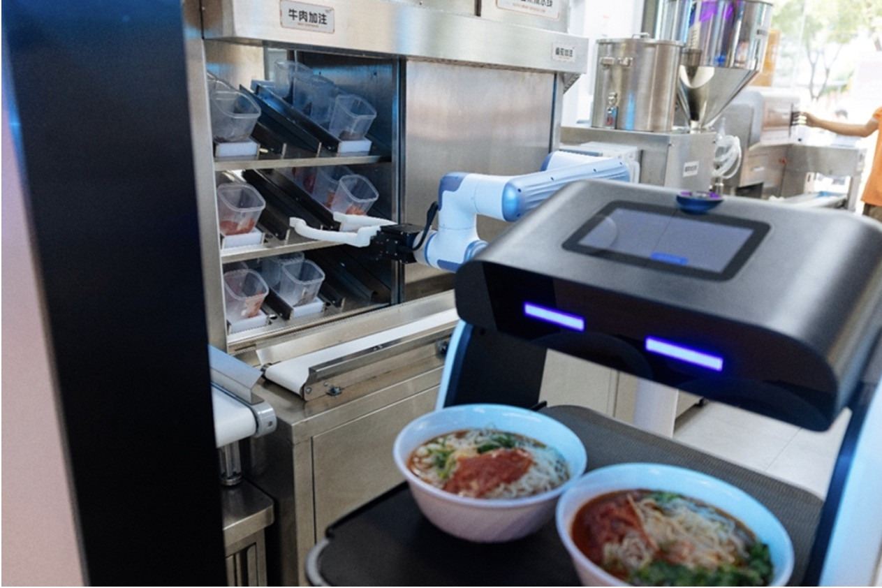 Trung Quốc khai trương quán mỳ do robot vận hành hoàn toàn