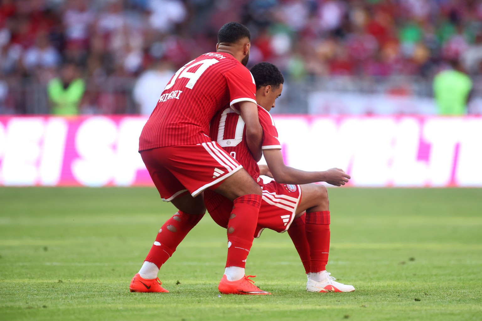 www_thesun_co_uk ismael saibari bayern munich helps 1101402473_9aee1f (1).jpg