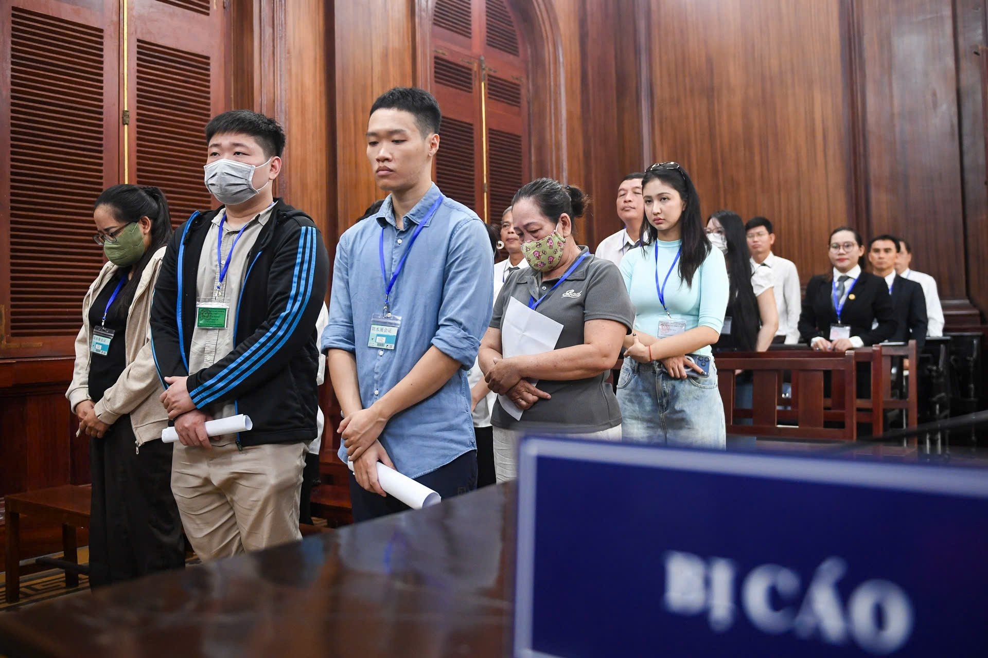 Hình ảnh phiên tòa xét xử ca sĩ Chi Dân, Andrea Aybar trong chuyên án ma túy VN10