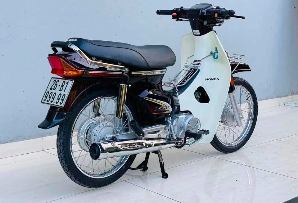 Honda Dream Việt 13 năm tuổi biển ngũ quý 9 được chào giá 245 triệu đồng