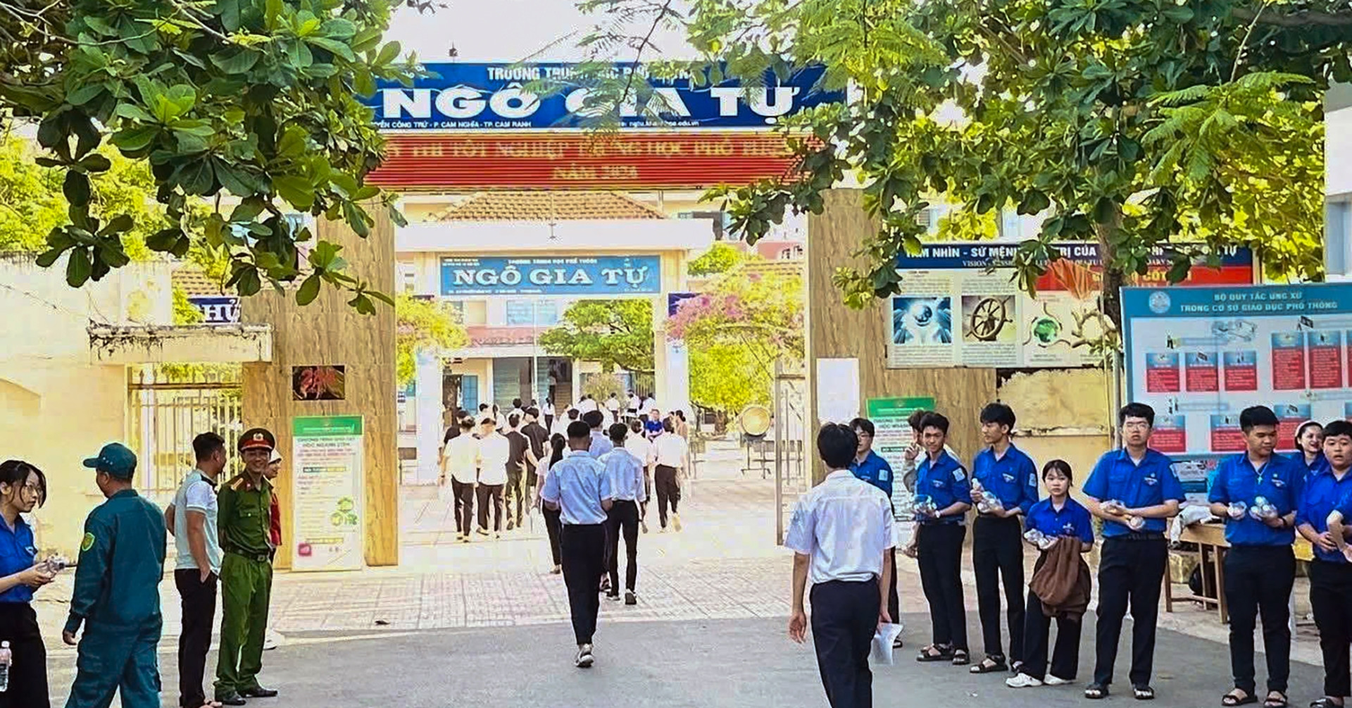 Kỷ luật cảnh cáo hiệu phó vụ thí sinh mang &amp;apos;phao&amp;apos; vào phòng thi tốt nghiệp