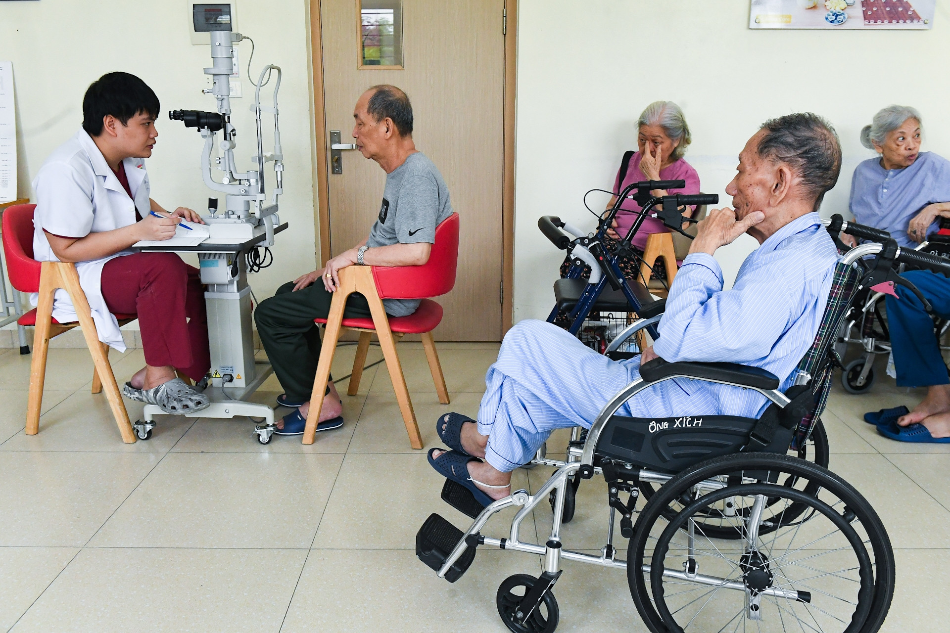 Nghiên cứu hạ tuổi hưởng trợ cấp hưu trí xã hội