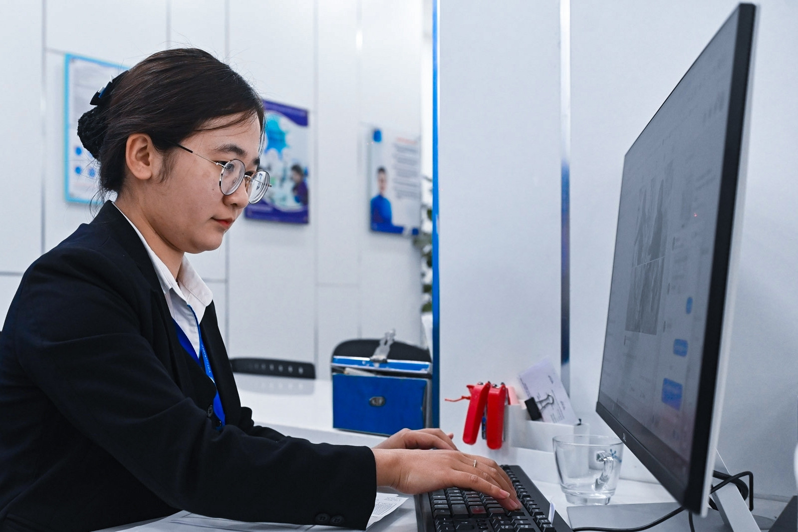 Phó chủ tịch xã chuyển sang làm chuyên viên có được bảo lưu phụ cấp chức vụ?