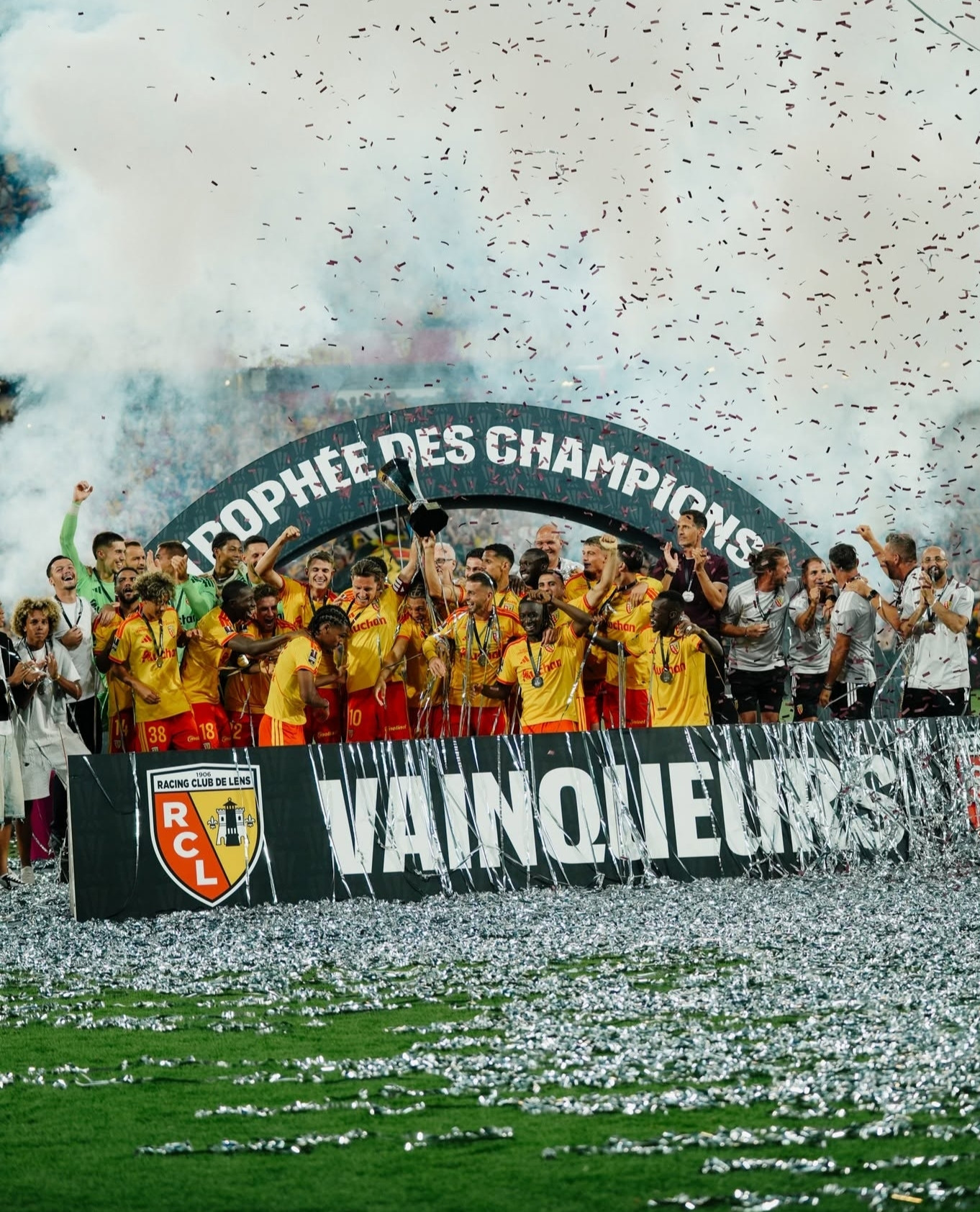 https://static-images.vnncdn.net/vps_images_publish/000001/000003/2026/8/17/psg-that-vong-lens-gianh-danh-hieu-lich-su-sau-28-nam-69.jpg