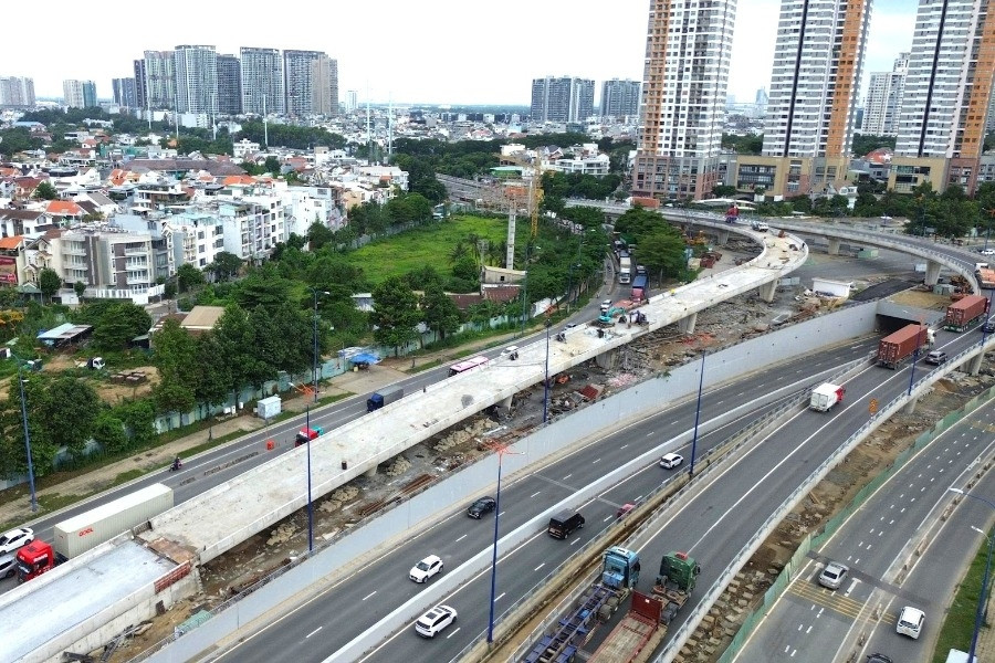 Siêu nút giao hơn 3.400 tỷ ở TPHCM sắp thông xe nhánh N4, vẫn mắc kẹt 2,2ha mặt bằng