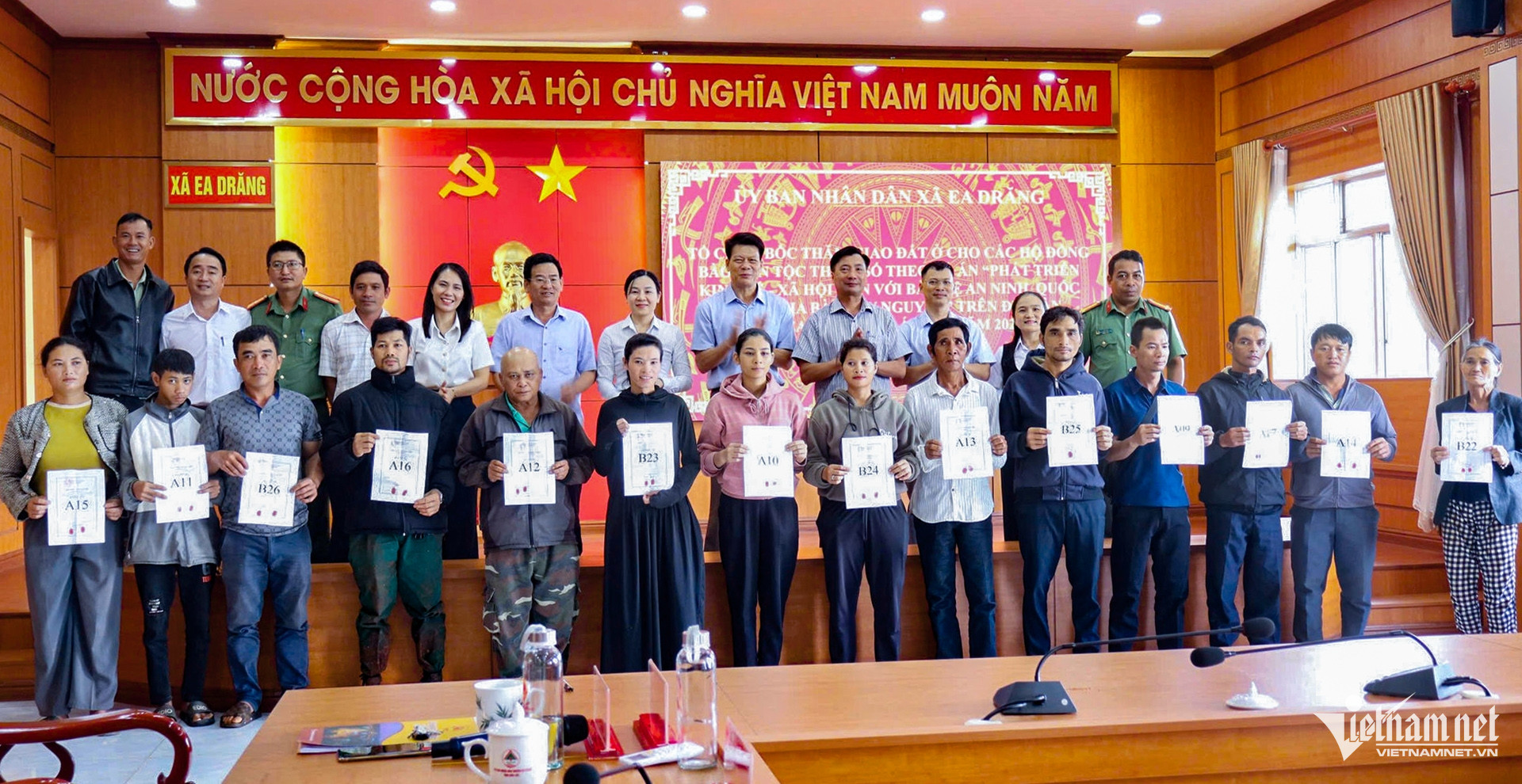 W-14 ho dong bao dtts xa ea drang duoc nhan ho tro dat o.jpg