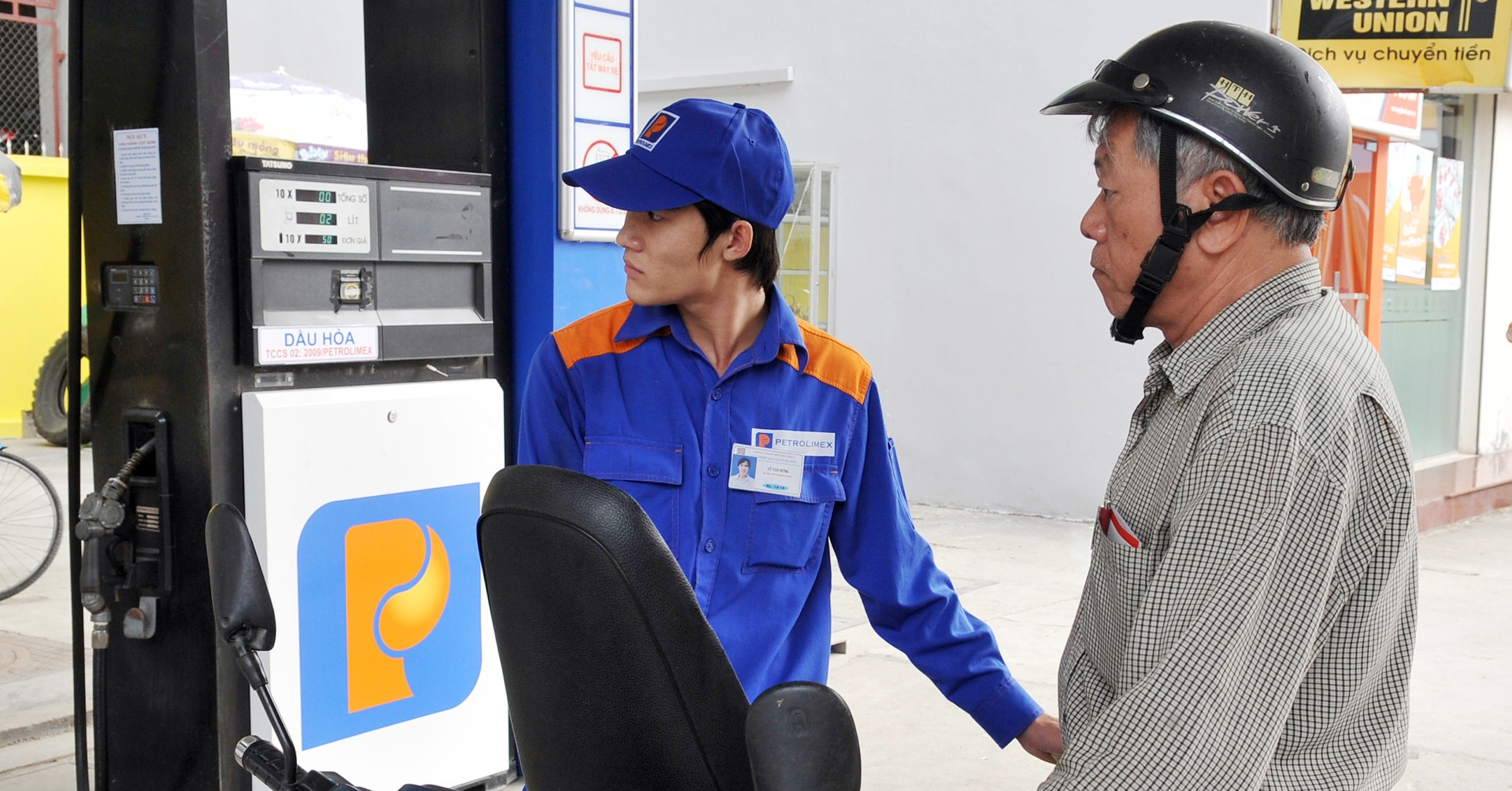 Giá xăng dầu hôm nay 18/8: Thế giới đi lên, trong nước chờ điều chỉnh