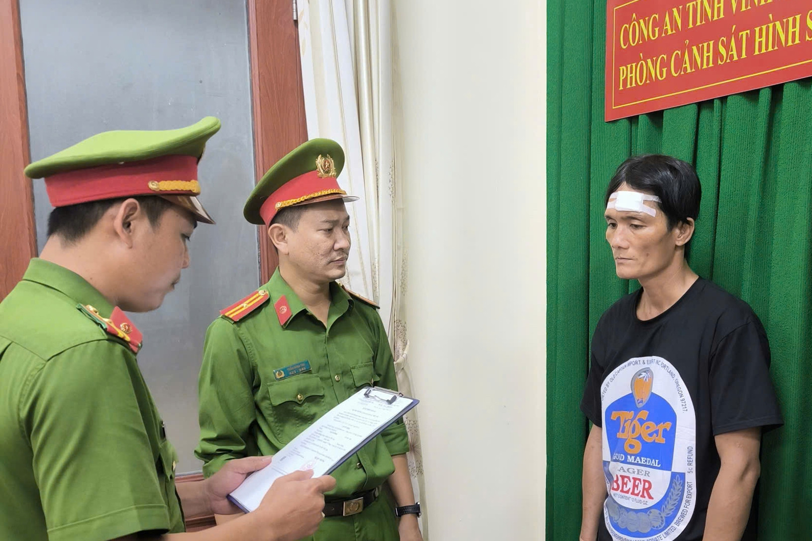 Đâm chết người đàn ông đi ăn cơm tấm cùng bạn gái