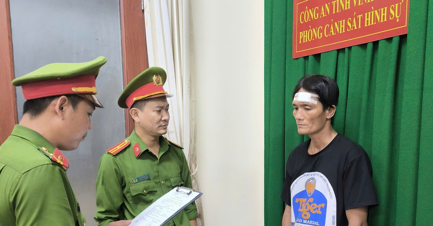 Đâm chết người đàn ông đi ăn cơm tấm cùng bạn gái