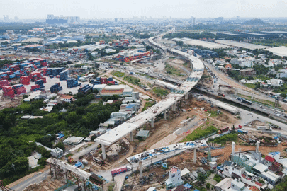 Hàng loạt nhà dân bị nứt tường, sụt lún gần dự án vành đai tại TPHCM