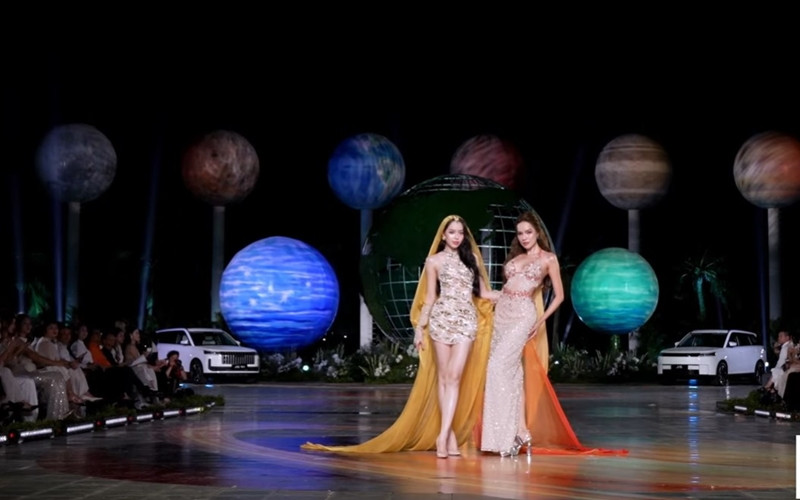 https://static-images.vnncdn.net/vps_images_publish/000001/000003/2026/8/18/miss-world-01-2555.jpg