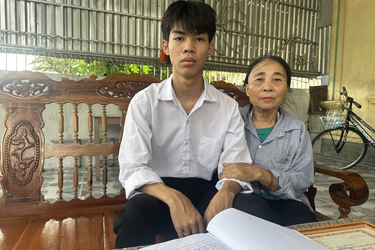 Mồ côi mẹ, bố mất tích, nam sinh Hà Tĩnh đạt 27 điểm lo chi phí vào đại học