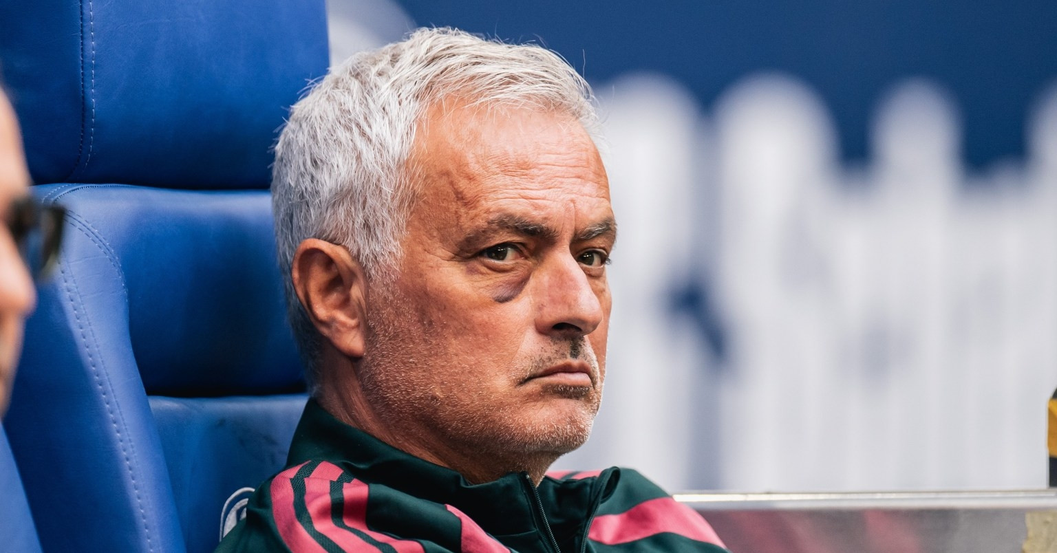 Mourinho tím bầm mắt sau buổi tập của Real Madrid