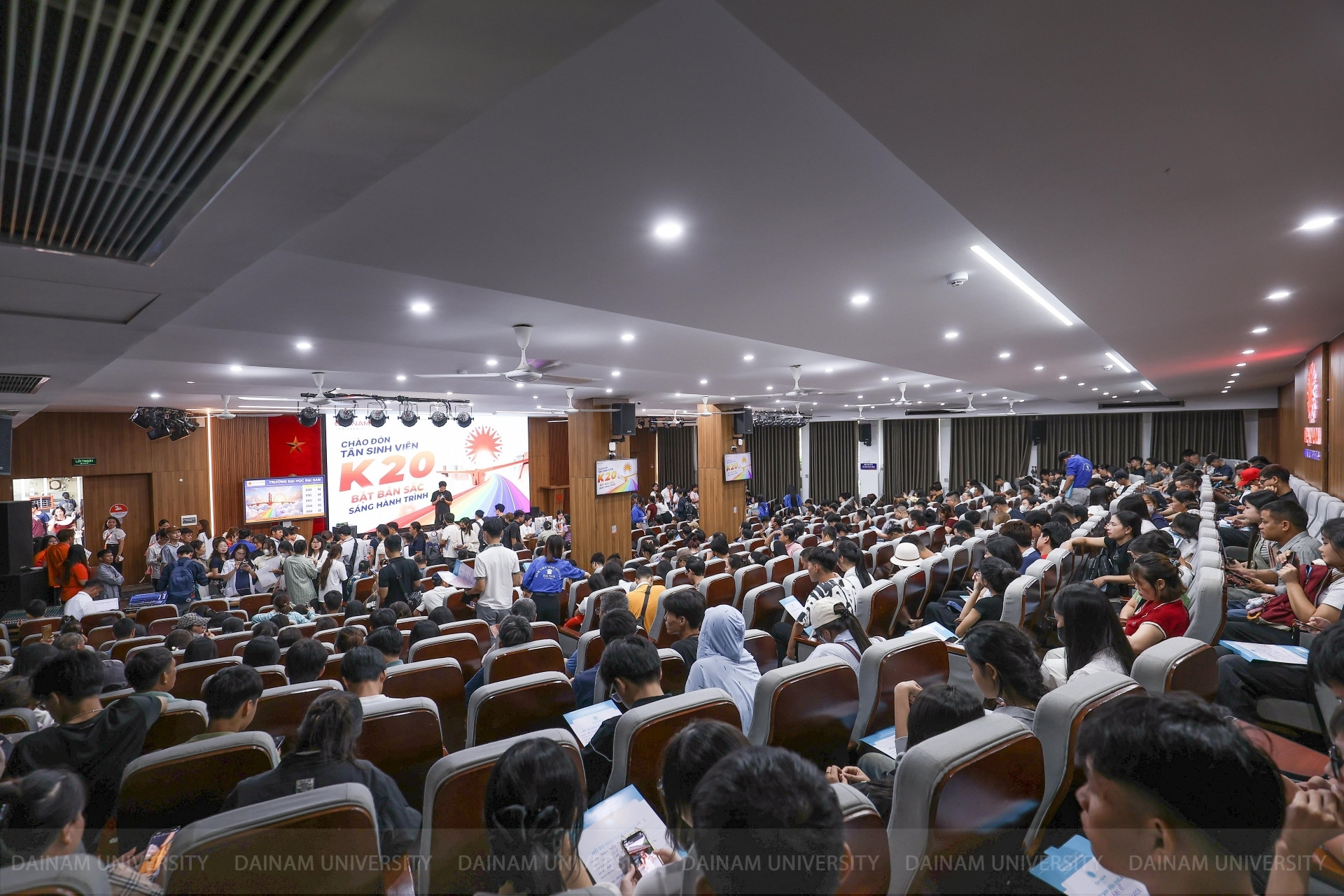 Tân sinh viên trường Đại học Đại Nam trải nghiệm nghề nghiệp ngay ngày nhập học