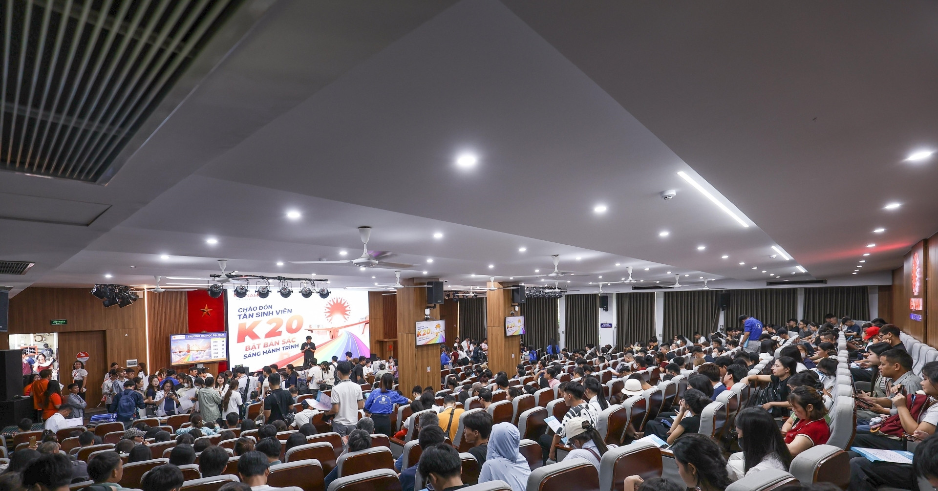 Tân sinh viên trường Đại học Đại Nam trải nghiệm nghề nghiệp ngay ngày nhập học