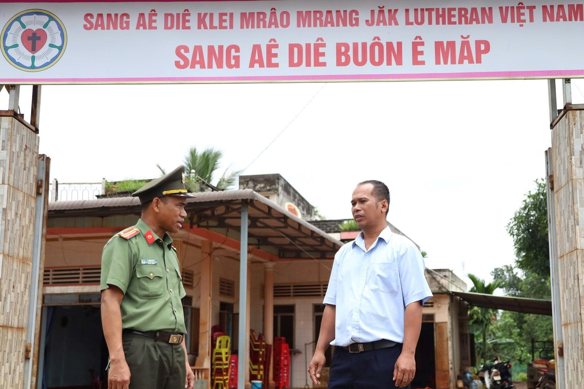 Trung tá công an người Ê Đê: Gần dân, hóa giải những mầm mống bất an ở buôn làng