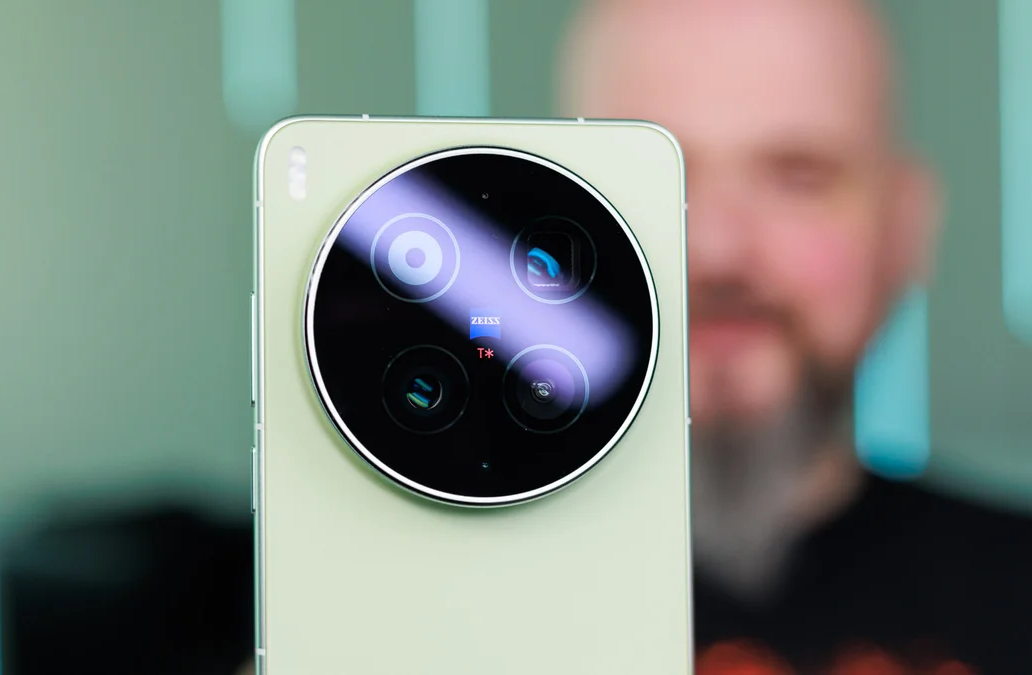 Vivo X300 Ultra.png