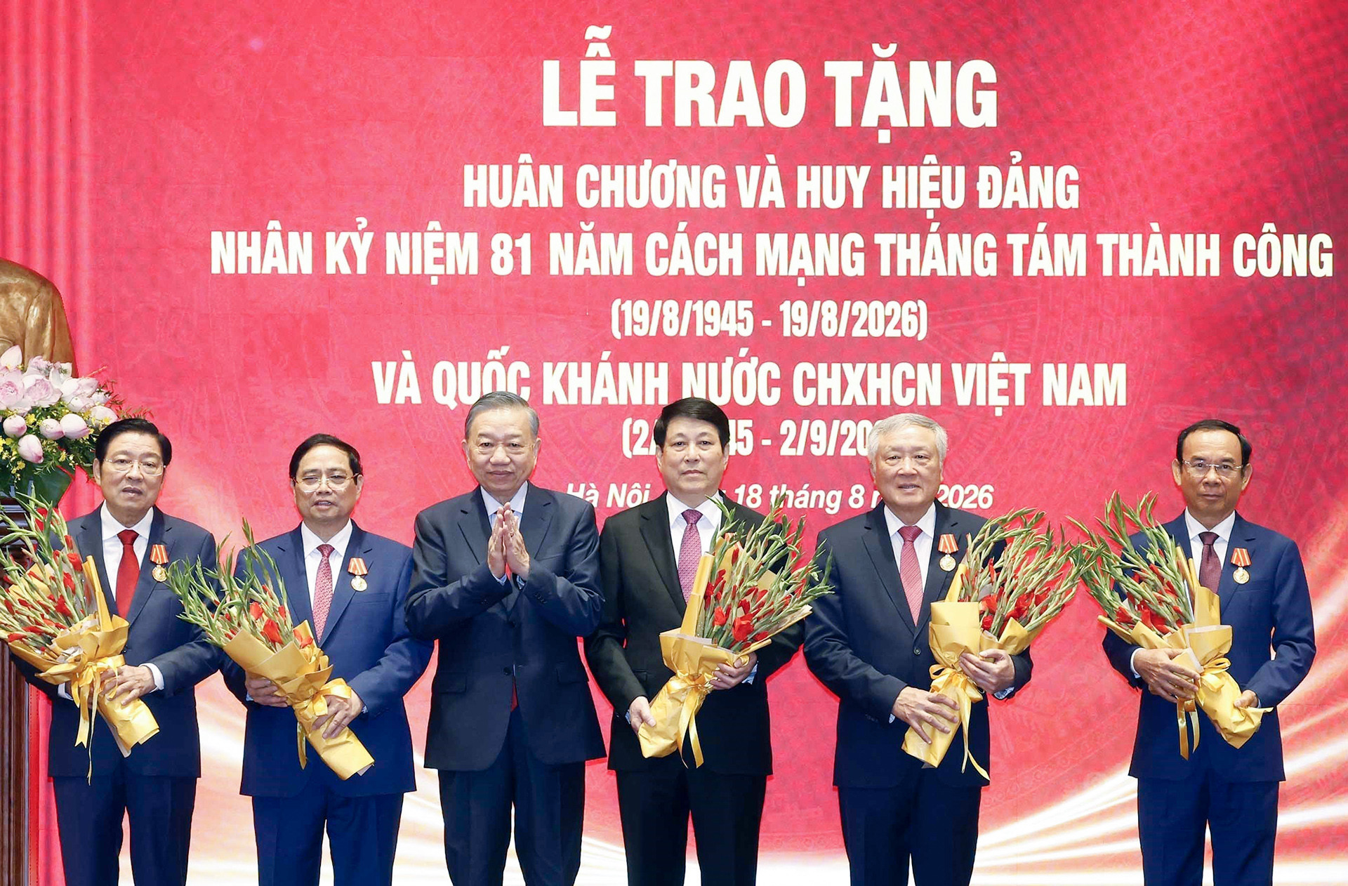 vna_potal_hoi_nghi_gap_mat_uy_vien_bo_chinh_tri_uy_vien_ban_bi_thu_cac_thoi_ky_8962243.jpg
