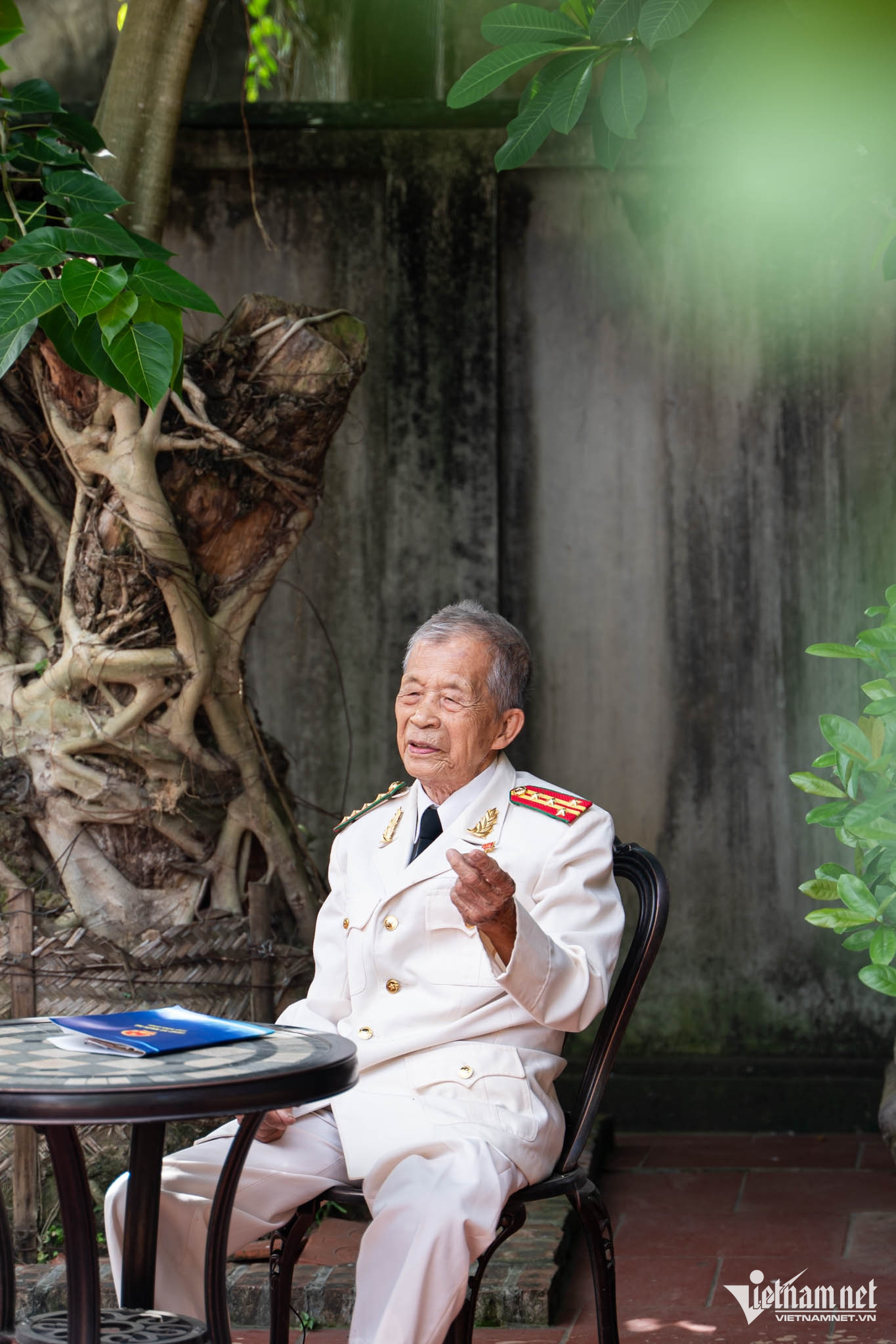 W-đại tá 102 tuổi.jpg