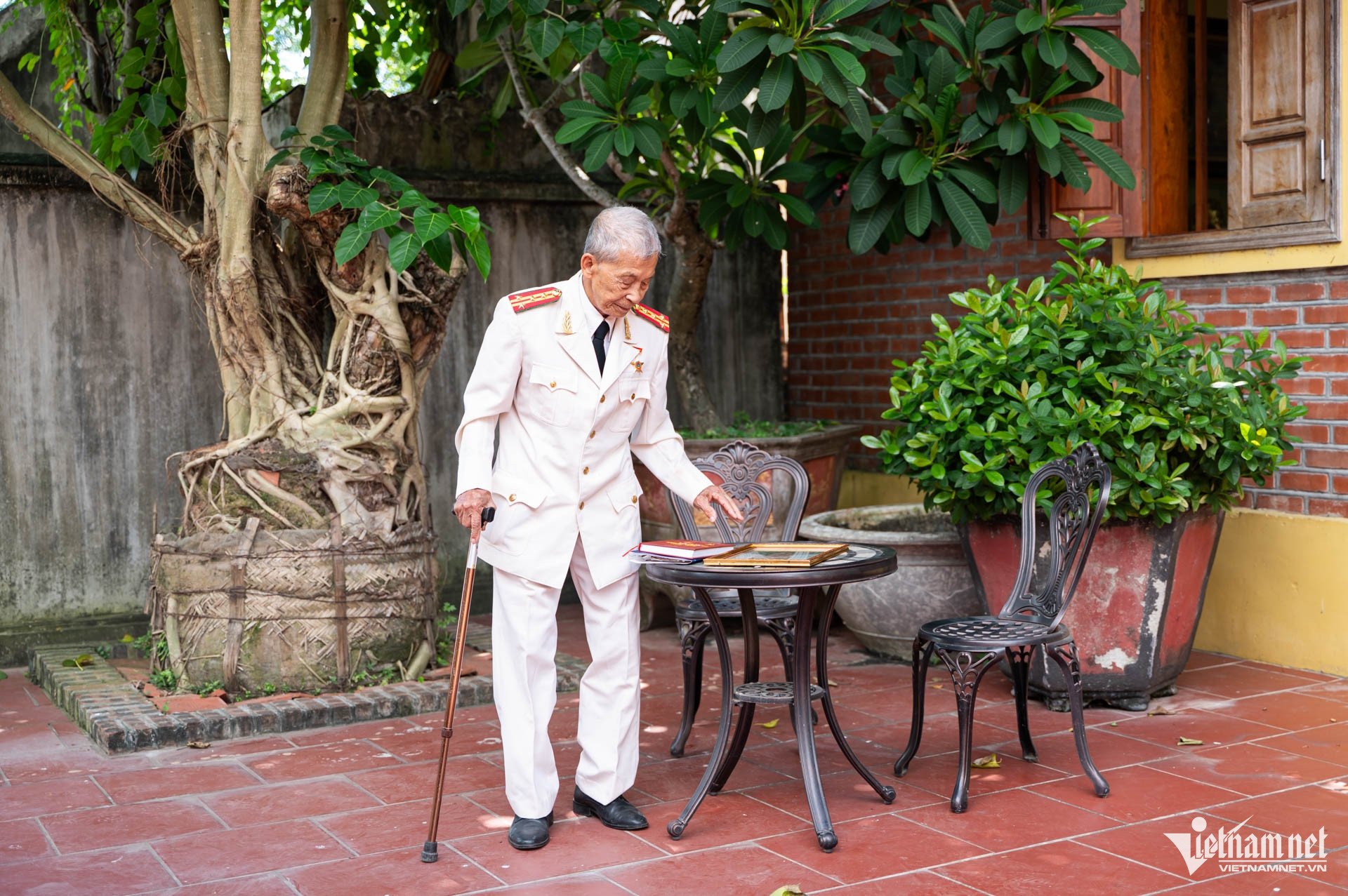 W-đại tá 102 tuổi.jpg