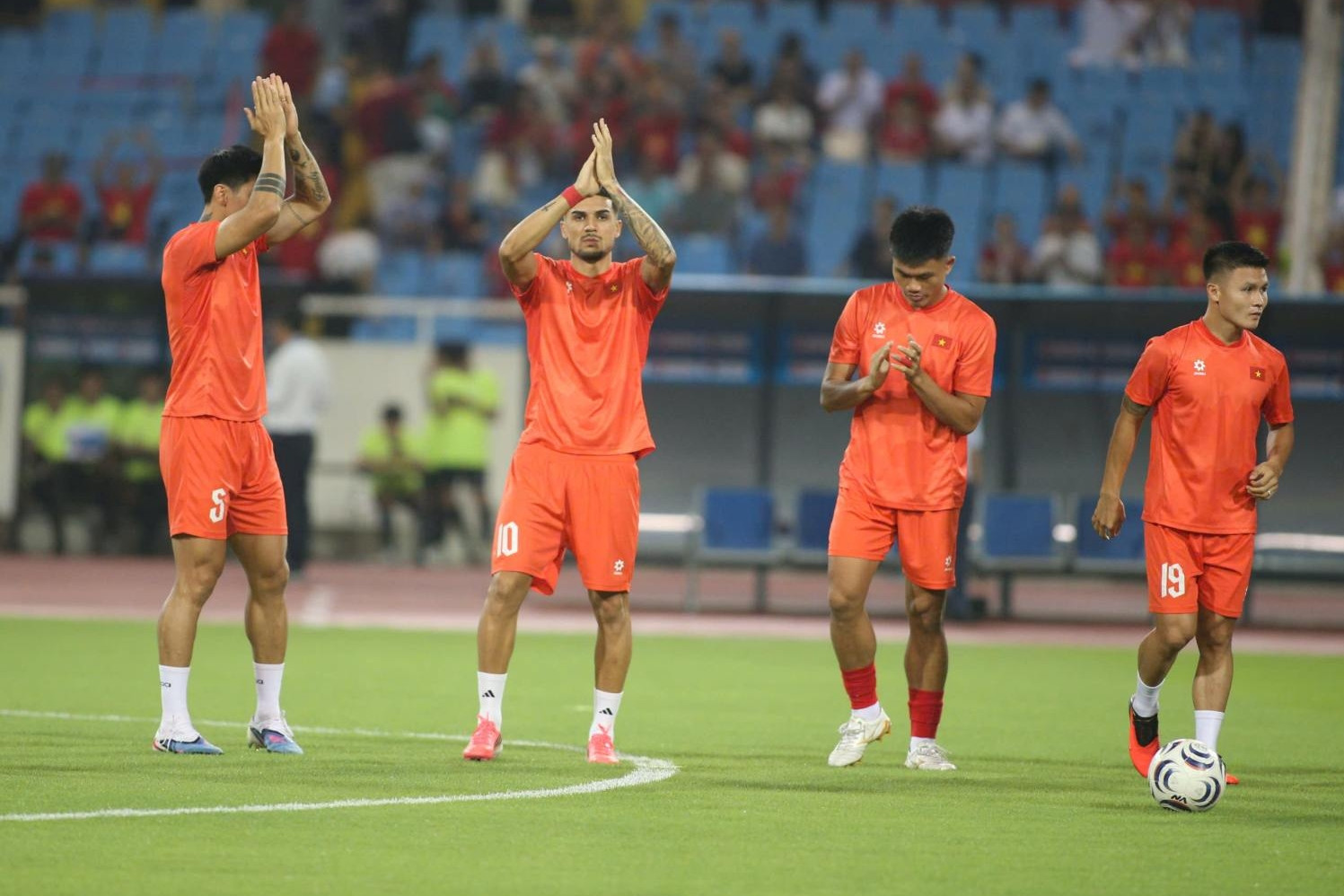 https://vms-files.vietnamnet.vn/vps_images_publish/000001/000003/2026/8/19/19h20-2648.jpg