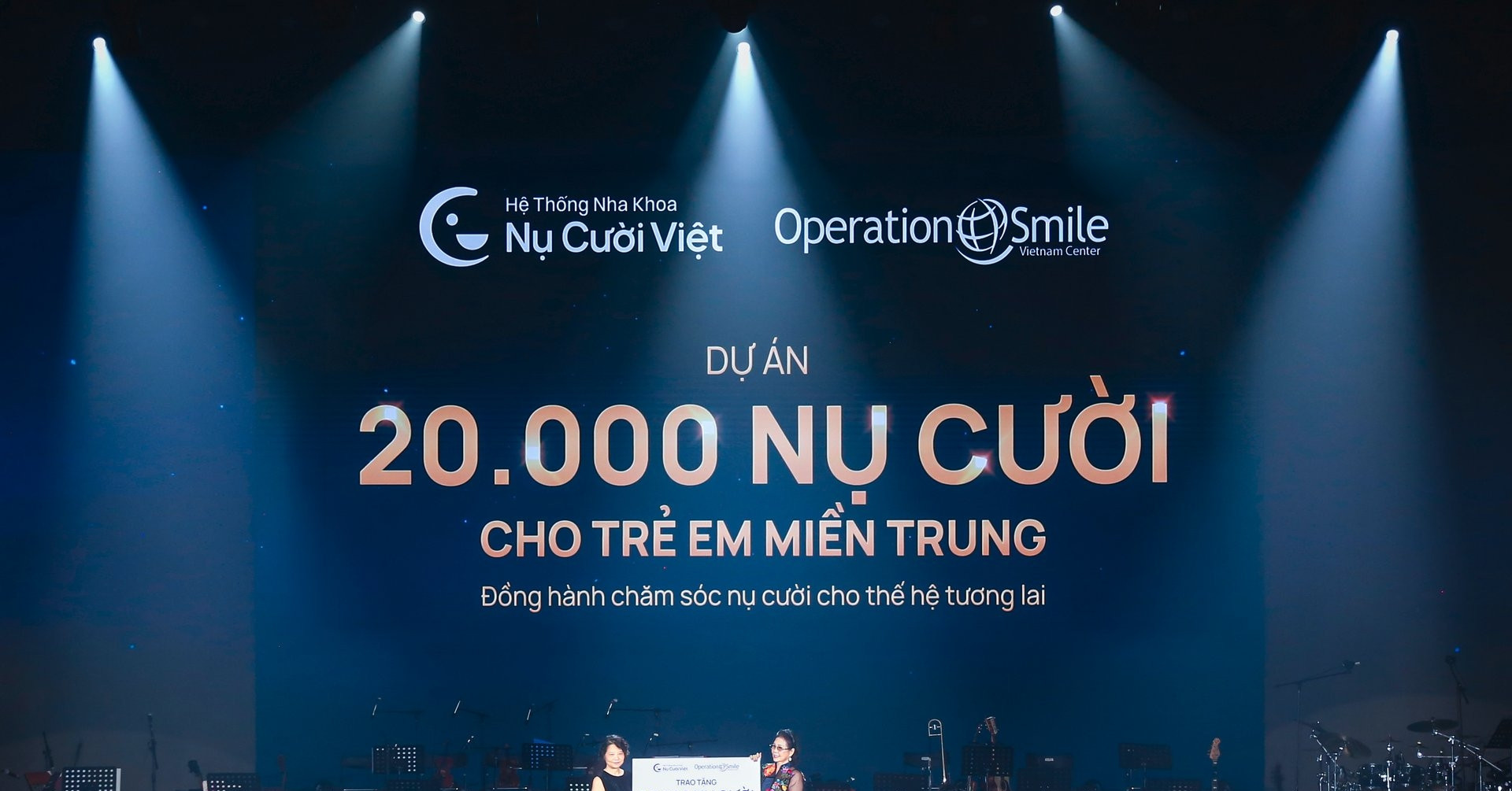 20 năm Nha khoa Nụ Cười Việt: Công bố dự án 20.000 nụ cười cho trẻ em miền Trung