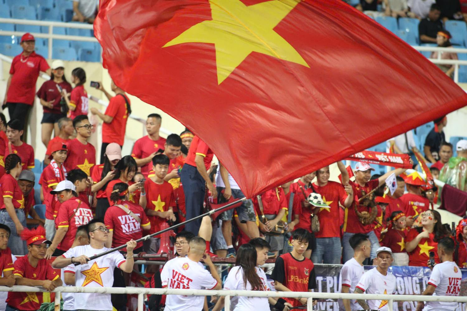 https://vms-files.vietnamnet.vn/vps_images_publish/000001/000003/2026/8/19/cdv-viet-nam-3-2642.jpg