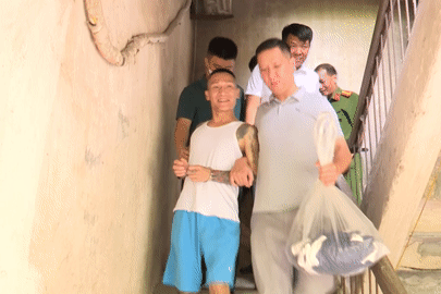 Clip 'Tế Điên Nam Định' bị bắt tạm giam, Công an Ninh Bình thu nhiều dao kiếm